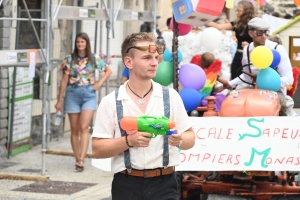 Le Monastier-sur-Gazeille : le défilé des chars retombe en enfance avec les dessins animés (vidéo)