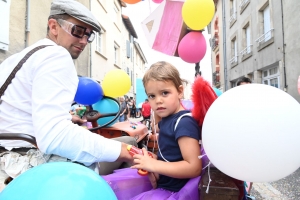 Le Monastier-sur-Gazeille : le défilé des chars retombe en enfance avec les dessins animés (vidéo)