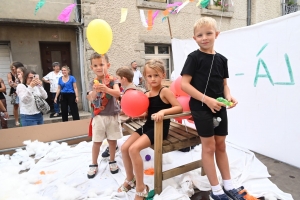 Le Monastier-sur-Gazeille : le défilé des chars retombe en enfance avec les dessins animés (vidéo)