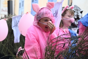 Le Monastier-sur-Gazeille : le défilé des chars retombe en enfance avec les dessins animés (vidéo)