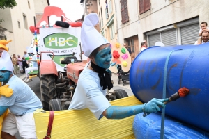 Le Monastier-sur-Gazeille : le défilé des chars retombe en enfance avec les dessins animés (vidéo)