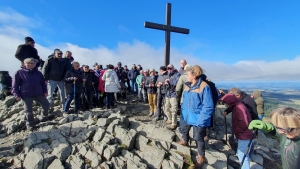 Les Estables : une table « croix du Mézenc » amenée à dos de mulet jusqu&#039;au sommet