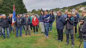 Les Estables : une table « croix du Mézenc » amenée à dos de mulet jusqu&#039;au sommet