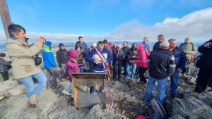 Les Estables : une table « croix du Mézenc » amenée à dos de mulet jusqu&#039;au sommet