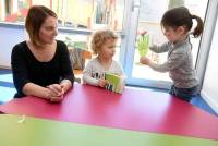 Yssingeaux : une auteure enfance-jeunesse en atelier à la crèche