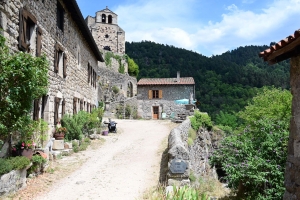 Saint-André-en-Chalencon : ils ouvrent le premier gîte au pied du château de &quot;Chalencon&quot;