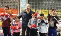 Les deux champions AURA, Tamarlan et Sara, et les trois vice-champions Mohammed-Amine, Aymen et Umar entourant Guy Chouvet, maire adjoint aux sports du Puy.