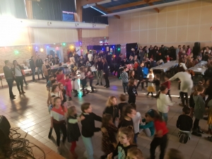 Sainte-Sigolène : Têtard Ville fait danser 150 enfants