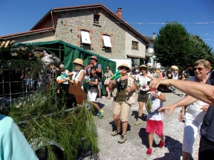 Saint-Romain-Lachalm : un voyage coloré avec les classes en 9