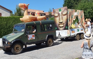 Saint-Romain-Lachalm : un voyage coloré avec les classes en 9