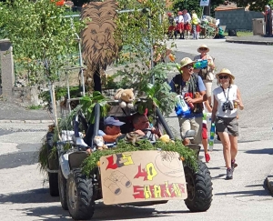 Saint-Romain-Lachalm : un voyage coloré avec les classes en 9