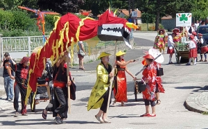 Saint-Romain-Lachalm : un voyage coloré avec les classes en 9