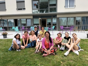 Sainte-Sigolène : jardinage en chansons entre collégiens et anciens