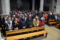 Sainte-Sigolène : la procession des pénitents blancs en images