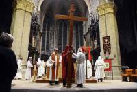 Sainte-Sigolène : la procession des pénitents blancs en images