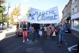 Sainte-Sigolène : 100 manifestants marchent pour le climat