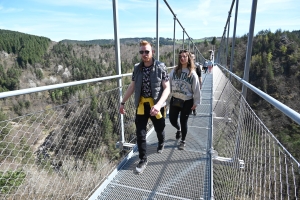 Une fréquentation sensationnelle sur la passerelle himalayenne des gorges du Lignon (vidéo)