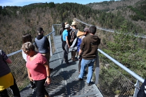 Une fréquentation sensationnelle sur la passerelle himalayenne des gorges du Lignon (vidéo)