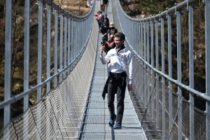 Une fréquentation sensationnelle sur la passerelle himalayenne des gorges du Lignon (vidéo)