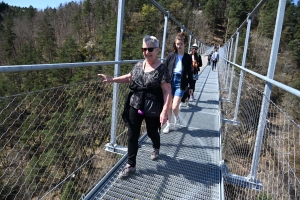 Une fréquentation sensationnelle sur la passerelle himalayenne des gorges du Lignon (vidéo)