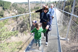 Une fréquentation sensationnelle sur la passerelle himalayenne des gorges du Lignon (vidéo)