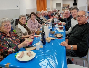 Repas des classes « 68 » pour des habitants de Dunières et Saint-Julien-Molhesabate