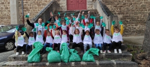 Opération &quot;Nettoyons la nature&quot; en CP à l&#039;école privée de Monistrol-sur-Loire