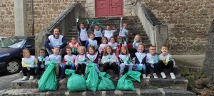 Opération &quot;Nettoyons la nature&quot; en CP à l&#039;école privée de Monistrol-sur-Loire