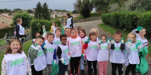 Opération &quot;Nettoyons la nature&quot; en CP à l&#039;école privée de Monistrol-sur-Loire