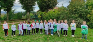 Opération &quot;Nettoyons la nature&quot; en CP à l&#039;école privée de Monistrol-sur-Loire