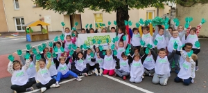 Opération &quot;Nettoyons la nature&quot; en CP à l&#039;école privée de Monistrol-sur-Loire