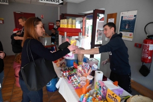 Bas-en-Basset : le gymnase rempli de structures gonflables