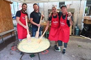 6000 oeufs et 1200 convives : l&#039;omelette géante des pompiers bat un record à Saint-Julien-Chapteuil