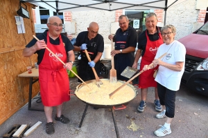 6000 oeufs et 1200 convives : l&#039;omelette géante des pompiers bat un record à Saint-Julien-Chapteuil