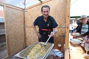 6000 oeufs et 1200 convives : l&#039;omelette géante des pompiers bat un record à Saint-Julien-Chapteuil