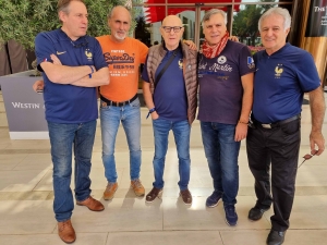 Thierry Delolme, président du District de la Loire, Thierry Tusseau, ancien joueur de Bordeaux et de l’équipe de France, Raymond Fournel, Manuel Amoros, ancien joueur de Lyon, Marseille et de l’équipe de France, et Jean-François Vallet, président du District Drôme-Ardèche. Crédit DR