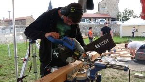 La Chapelle-d&#039;Aurec : un espace scénique en bois fabriqué par des lycéens