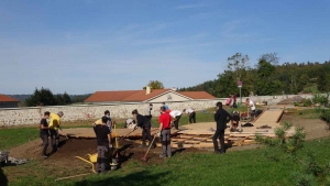 La Chapelle-d&#039;Aurec : un espace scénique en bois fabriqué par des lycéens