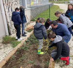 Retournac : on ressort les pioches et les râteaux à l&#039;école de Charrées