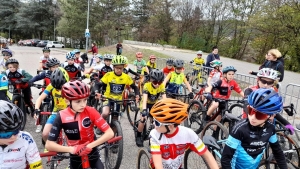 Cyclisme : Les jeunes du Vélo Club du Velay en piste au cyclo-cross de Firminy