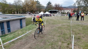 Cyclisme : Les jeunes du Vélo Club du Velay en piste au cyclo-cross de Firminy