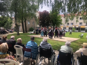 Sainte-Sigolène : la résidence Sigolène a fêté l&#039;été avec des danses folkloriques