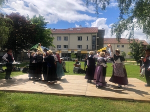 Sainte-Sigolène : la résidence Sigolène a fêté l&#039;été avec des danses folkloriques