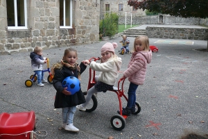 De nouveaux jeux pour la cour à l’école de Grazac