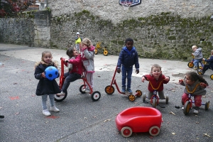 De nouveaux jeux pour la cour à l’école de Grazac