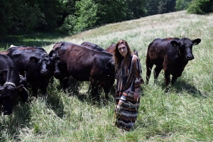 La Chapelle-d&#039;Aurec : éleveuse de vaches Black Angus, elle prépare l&#039;ouverture d&#039;un saloon