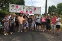 Sainte-Sigolène : une barricade nuptiale au village de &quot;La Roue&quot;