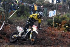 A Saint-Agrève, l&#039;enduro assure le show dans le froid