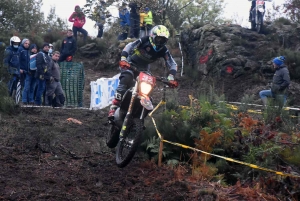 A Saint-Agrève, l&#039;enduro assure le show dans le froid