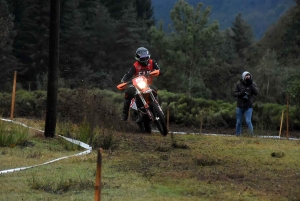 A Saint-Agrève, l&#039;enduro assure le show dans le froid